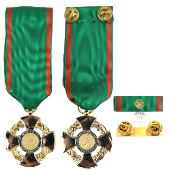 Italian Repubblic Merit Knight MRI OMRI Medal and / or ribbon