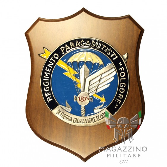 Crest militare ufficiale del 187° Reggimento Paracadutisti Folgore con base in legno e fregio in ottone smaltato, Made in Italy