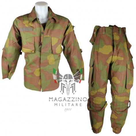 Vintage Italian paratrooper camouflage uniform, "Lebanon '82" model, complete with jacket and trousers.