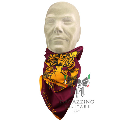Foulard Bersaglieri Rosso Cremisi motto e logo indossato